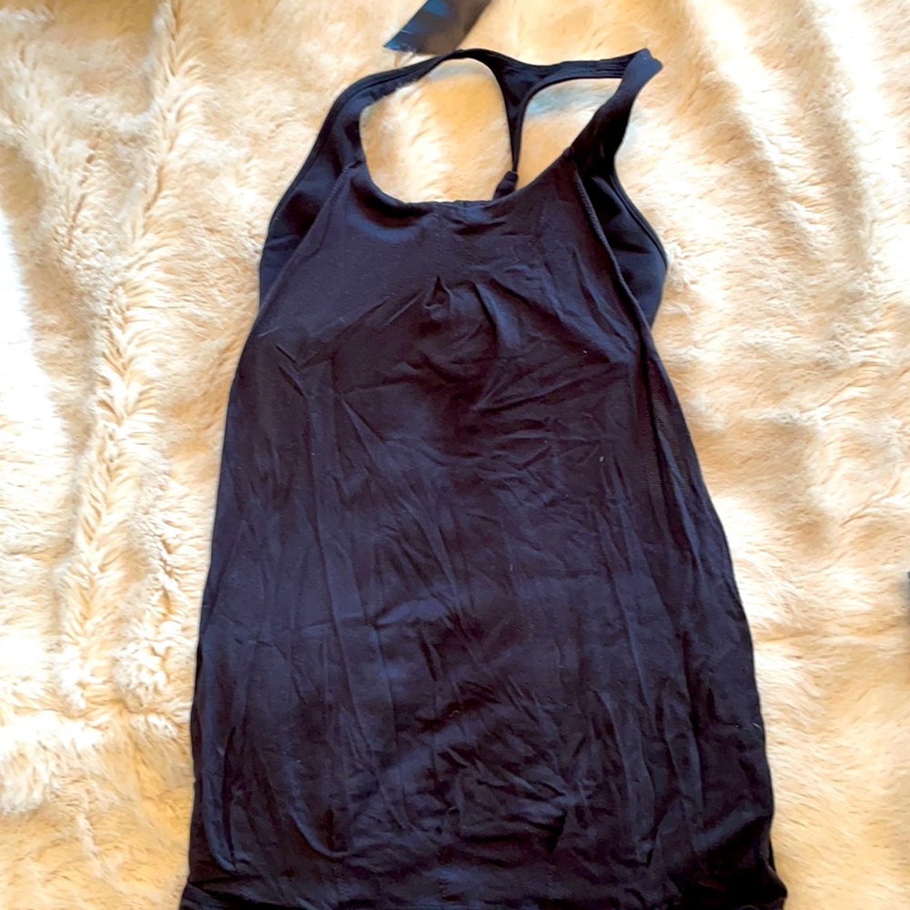 Lulu size 4 or small